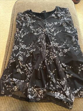Black Floral V-Neck Tunic Top